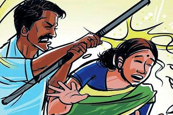 मुरादाबाद : महिला पर धारदार हथियार से हमला, बचाव में आए परिजनों के साथ भी की मारपीट