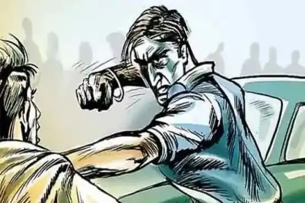 मुरादाबाद : कार टकराने पर ईंट से डॉक्टर का सिर फोड़ा
