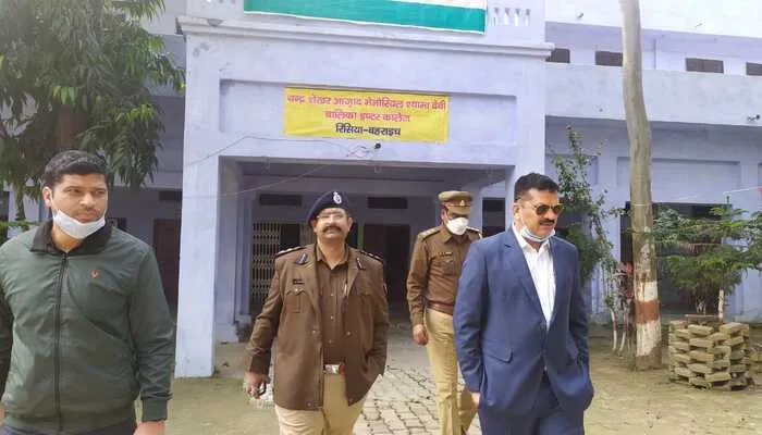 अति संवेदनशील मतदान केंद्रों पर नजर रखें अधिकारी: जिलाधिकारी
