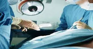 पथरी के आपरेशन में भोजन की नली में मारा कट, मरीज की जान पड़ी खतरे में