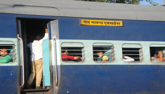 लखनऊ: सद्भावना एक्सप्रेस से रेस्क्यू कराई गईं तस्करी कर ले जाई जा रहीं तीन किशोरियां