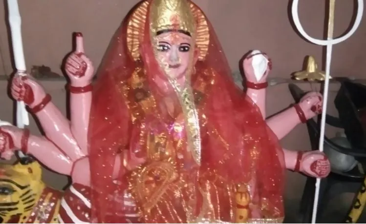 लखीमपुर-खीरी: शरारती तत्वों ने खंडित की देवी-देवताओं की मूर्तियां, लोगों ने किया हंगामा