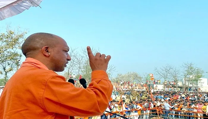 गोरखपुर में सीएम योगी ने विपक्ष पर किया करारा वार, कहा- बीजेपी ने यूपी को बनाया दंगामुक्त प्रदेश