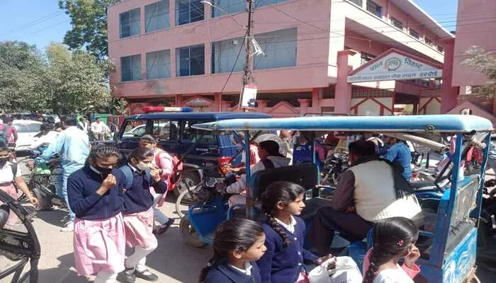हरदोई: जाम की झाम पर लगेगी लगाम, एसपी ने कहा- ई-रिक्शा चालकों पर कसा जाएगा शिकंजा