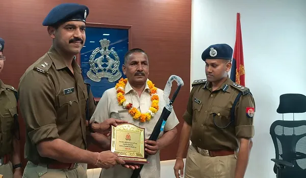मुरादाबाद : सेवानिवृत्त छह दरोगा समेत दस पुलिसकर्मियों को दी विदाई, एसएसपी ने पुरस्कार देकर किया सम्मानित