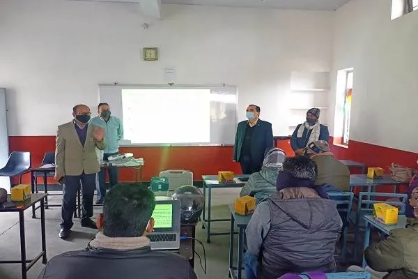 अमरोहा : डीएम ने किया प्रशिक्षण कार्यक्रम का निरीक्षण, दिए निर्देश