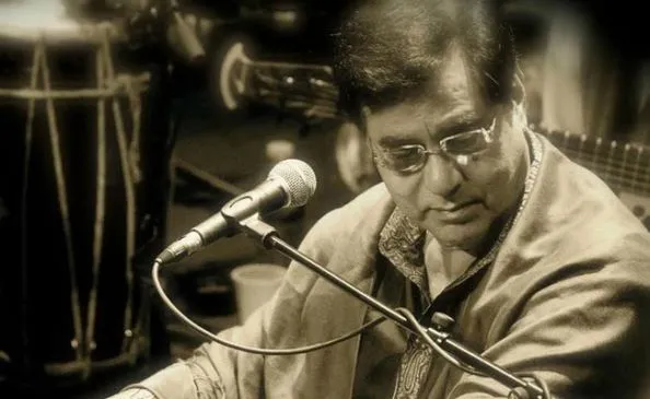 Gajal singer jagjit Singh gave up singing after death of his son | ..जब बेटे की मौत के गम में गजल सम्राट जगजीत सिंह ने छोड़ दी थी गायकी - दैनिक भास्कर हिंदी