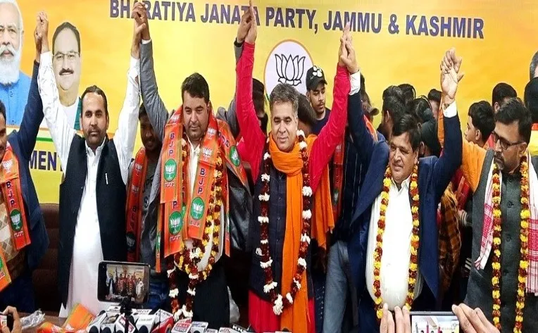 कांग्रेस नेता गुलाम नबी आजाद के भतीजे ने थामा भाजपा का दामन