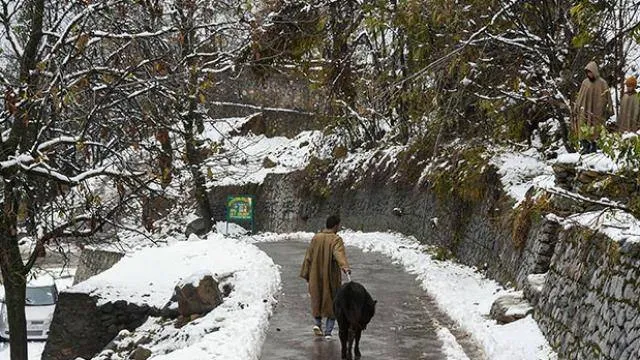 भारी हिमपात से कश्मीर में जनजीवन बाधित