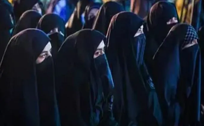 Hijab controversy: उडुपी डिग्री कॉलेज की 60 छात्राओं को वापस भेजा गया घर