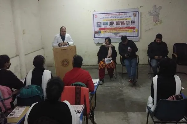 मुरादाबाद : कुष्ठ रोग उन्मूलन के लिए जिलाधिकारी के संदेश से किया जागरूक