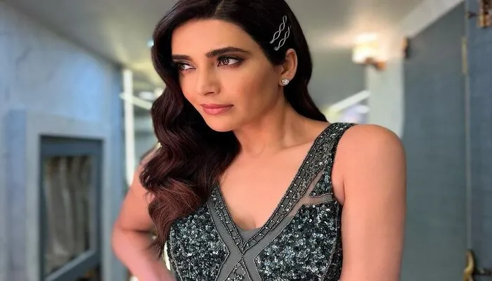 Karishma Tanna Photos: सोशल मीडिया पर दिखा करिश्मा तन्ना का सिजलिंग लुक, फैंस ने कहा- माशाल्लाह