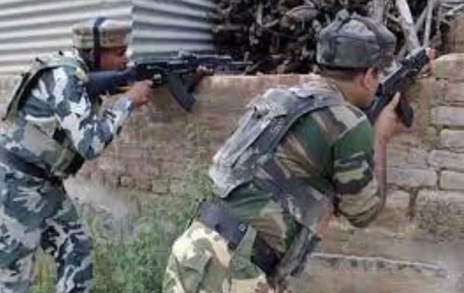 शोपियां में सुरक्षाबलों के साथ मुठभेड़ में दो आतंकवादी ढेर, एक नागरिक की मौत