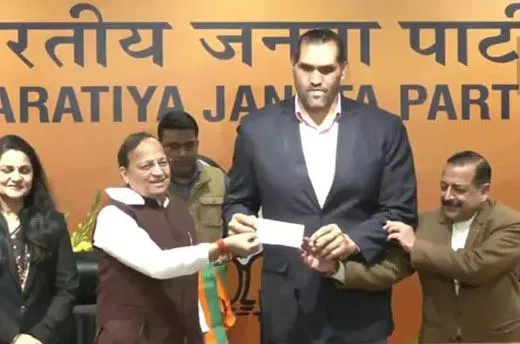 पूर्व रेसलर द ग्रेट खली बीजेपी में हुए शामिल, कहा- पैसे कमाने होते तो अमेरिका में ही रहता, लेकिन मुझे देश से प्यार है