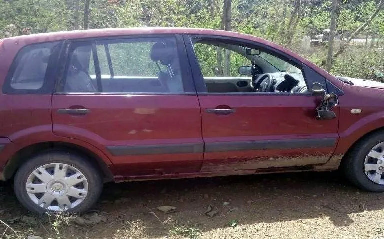 बरेली: थाने से 100 मीटर दूर खड़ी मिली लावारिस कार, चाबी भी लगी, खिड़की भी खुली, मामले में गहनता से जांच कर रही पुलिस