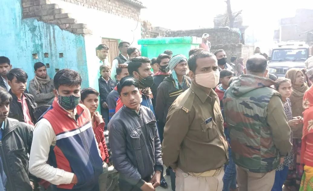 पीलीभीत: संदिग्ध परिस्थितियों में अपने ही मकान में फंदे से लटका मिला युवक का शव, परिवार ने जताई हत्या की आशंका
