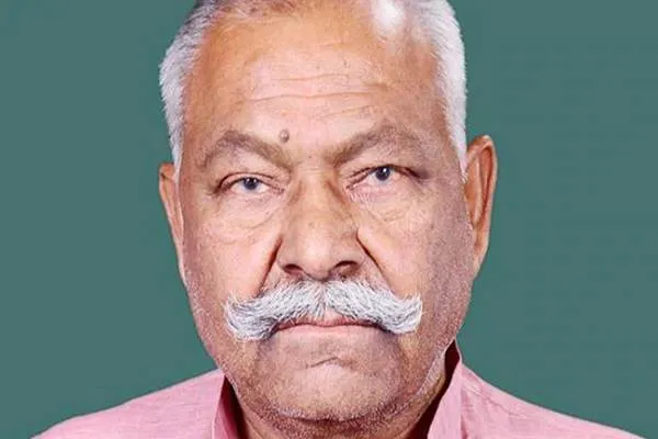 मुरादाबाद : पूर्व सांसद सर्वेश कुमार सिंह ने लिया एमएलसी चुनाव के लिए नामांकन पत्र