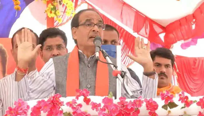 देवरिया में गरजे शिवराज सिंह चौहान, अखिलेश करें आतंकी सैफ से रिश्ते का खुलासा