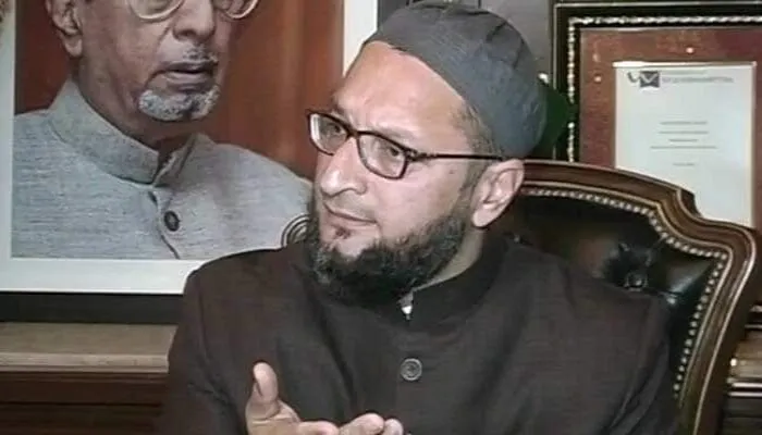 Hijab Controversy: केन्द्र सरकार पर बरसे ओवैसी, कहा- बच्चियों की डिग्निटी की धज्जियां क्यों उड़ाई जा रही हैं?