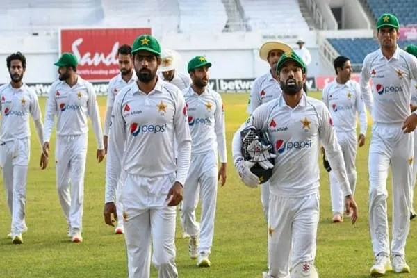 PAK vs AUS: पाकिस्तान ने टेस्ट सीरीज के लिए किया टीम का ऐलान, सकलेन मुश्ताक बने रहेंगे मुख्य कोच