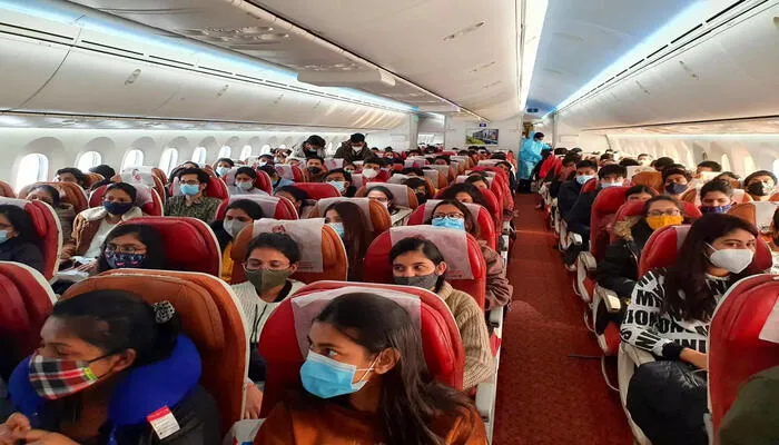 आजमगढ़: यूक्रेन से रोमानिया रवाना हुए स्टूडेंट, वीडियो के जरिए परिजनों को दी जानकारी