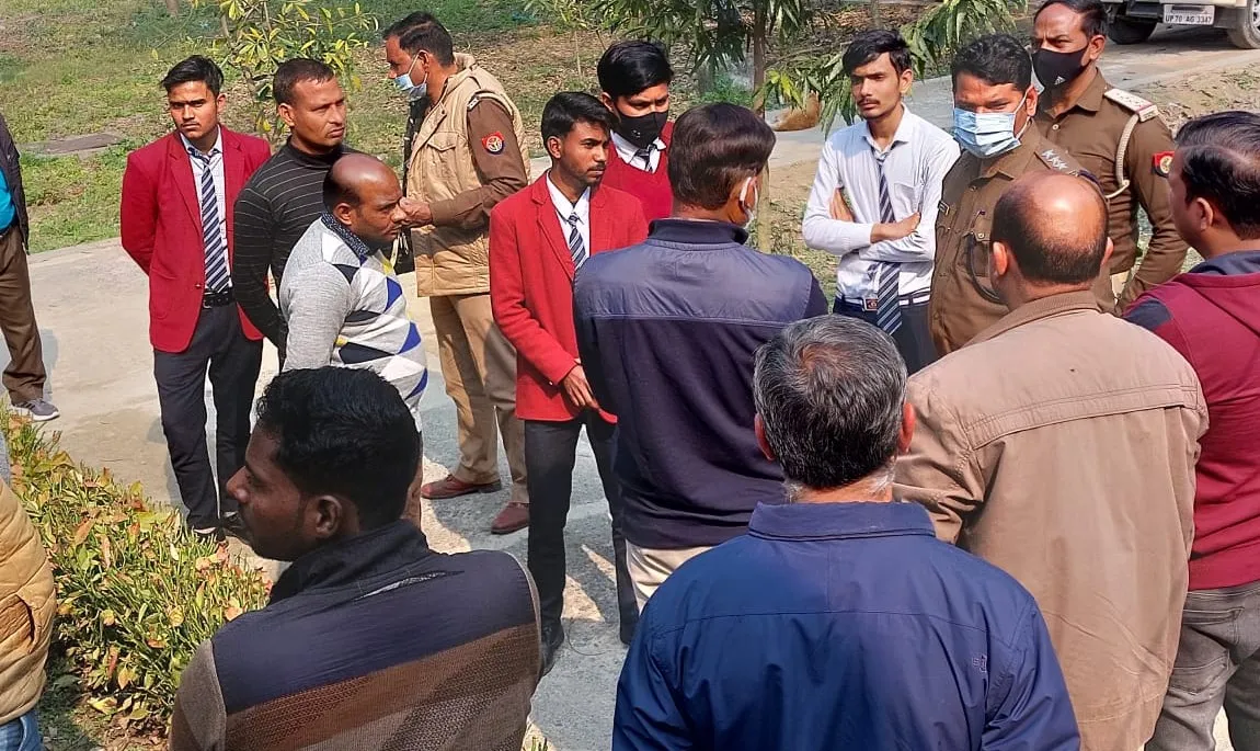 पीलीभीत: हॉस्टल के कमरे में छात्र ने फंदा लगाकर की खुदकुशी, मचा हड़कंप