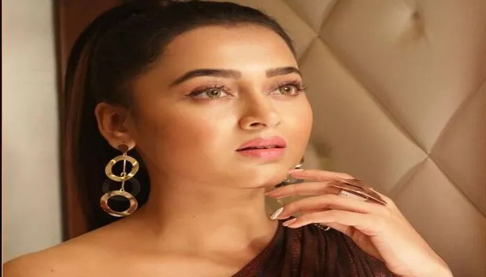 तेजस्वी प्रकाश की इन अदाओं को देखकर आप भी हो जाएंगे उनके दिवाने