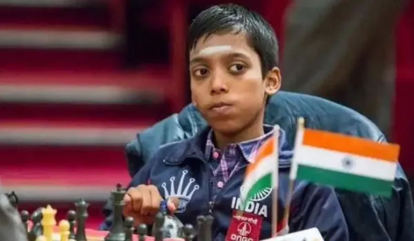 भारत के युवा ग्रैंडमास्टर का बड़ा उलटफेर, 16 साल के R Praggnanandhaa ने विश्व के नंबर एक खिलाड़ी Magnus Carlsen को हराया