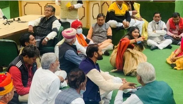 रीट मामले को लेकर राजस्थान विधानसभा में भाजपा विधायकों ने की नारेबाजी