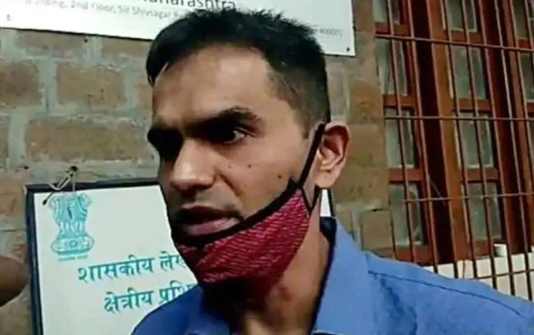 समीर वानखेड़े को लगा झटका, एनसीबी ने होटल और बार का लाइसेंस किया रद