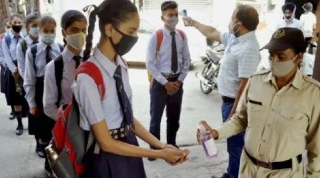 अयोध्या: कल से कोरोना गाइडलाइन के साथ 8वीं तक के 1790 स्कूल बच्चों से होंगे गुलजार