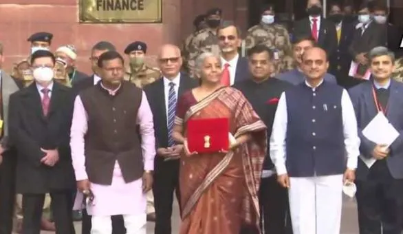 Budget 2022: आम आदमी को नहीं मिली टैक्स में राहत, 60 लाख नई नौकरियां और 80 लाख नए आवास, क्रिप्टोकरेंसी पर लगेगा 30% टैक्स, जानें पूरा बजट…