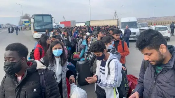 बरेली: यूक्रेन से रोमानिया तक 14 किलोमीटर पैदल चलकर पहुंचे भाई-बहन