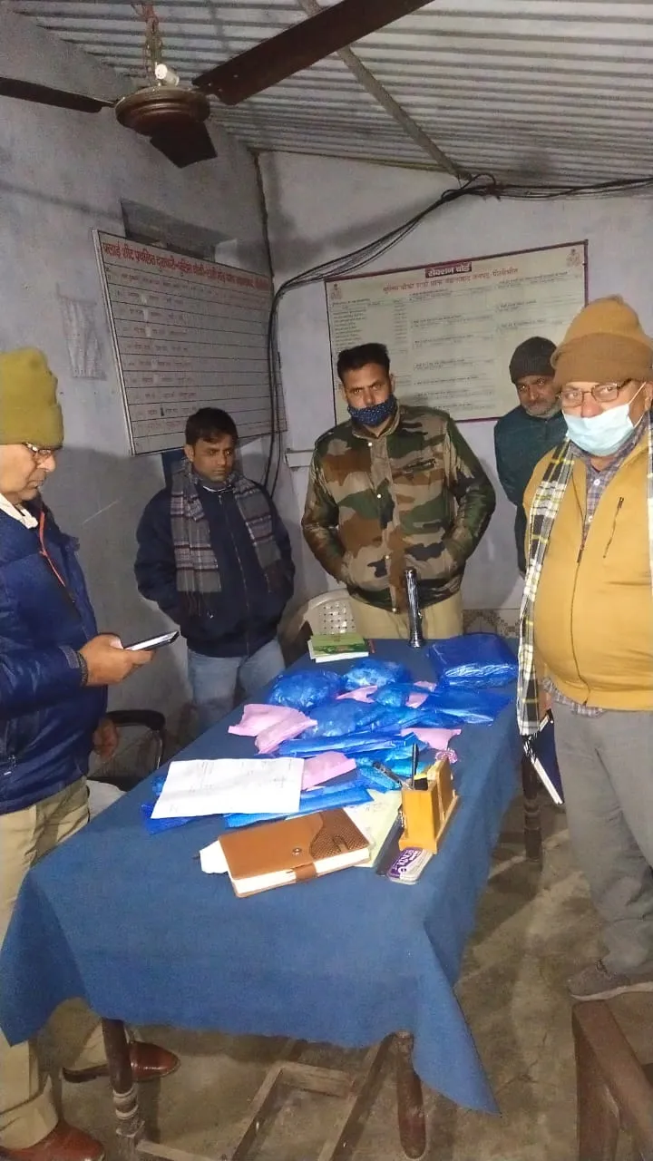पीलीभीत: एसएसटी टीम ने कार में पकड़ी चार लाख की चांदी, ट्रेजरी में जमा कराई