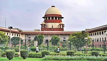 उच्चतम न्यायालय ने देश भर में बच्चों के लिए समान पाठ्यक्रम के अनुरोध वाली याचिका पर सुनवाई से किया इनकार