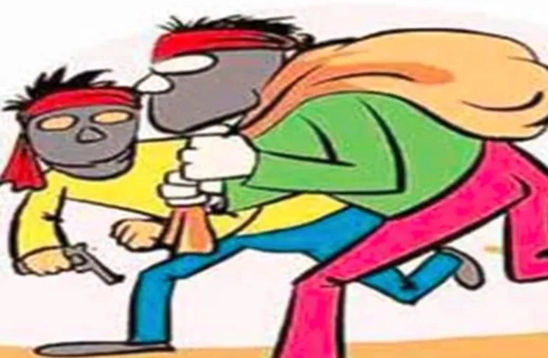 बरेली: तमंचा तानकर 2.5 लाख की लूट, फायरिंग, तीन नामजद समेत एक दर्जन से अधिक पर मुकदमा