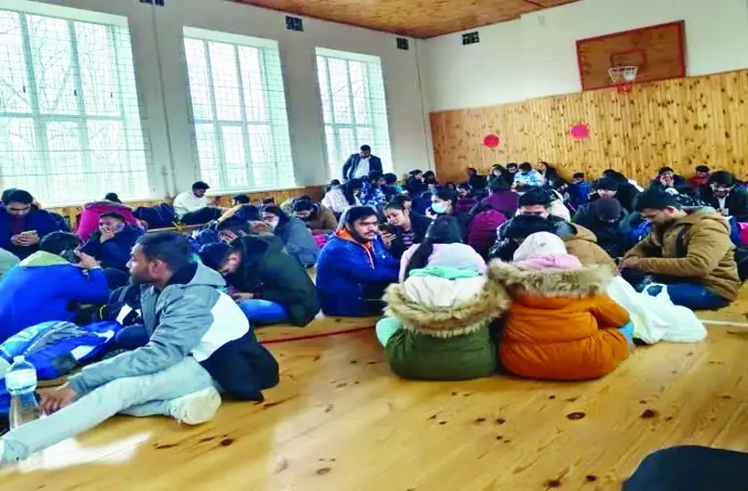 यूक्रेन में फंसे शाहजहांपुर के बच्चों की सकुशल वापसी की प्रार्थना कर रहे उनके परिजन