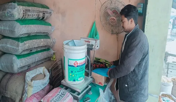अमरोहा : पांच दुकानों के ताले तोड़कर डेढ़ लाख का सामान चोरी