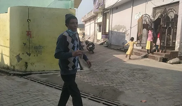 अमरोहा : तिगरी में मतदान केंद्र पर पीठासीन अधिकारी गायब, हड़कंप