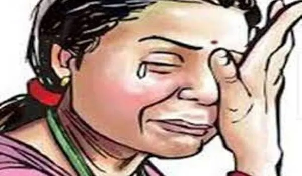 मुरादाबाद : दहेज के लिए पति ने तलाक देकर घर से निकाला