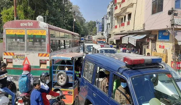 मुरादाबाद : फोर्स पहुंचने के कारण लगा भीषण जाम, यात्री बेहाल