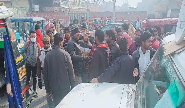 अमरोहा : कार व टैंपो की भिड़ंत में दूल्हा-दुल्हन समेत पांच घायल