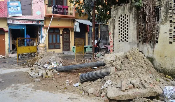 मुरादाबाद : वार्ड-सात की पहचान-टूटीं सड़कें, गंदी नालियां