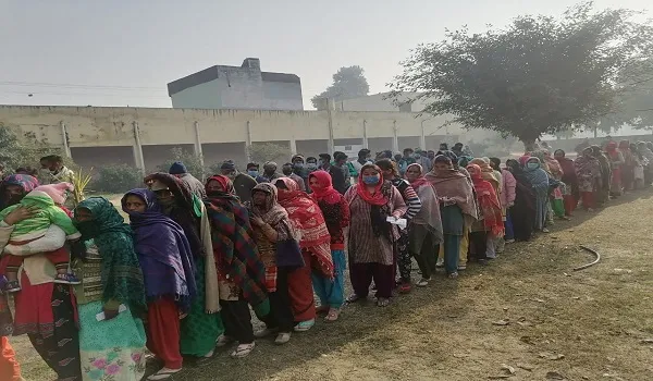 फर्स्ट डिवीजन से पास अमरोहा के मतदाता, तोड़ा अपना ही रिकॉर्ड, 72.62 प्रतिशत हुआ मतदान