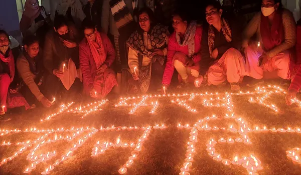 रामपुर : जिले में पांच लाख दिए जलाकर मतदाता जागरूकता की जगाई अलख