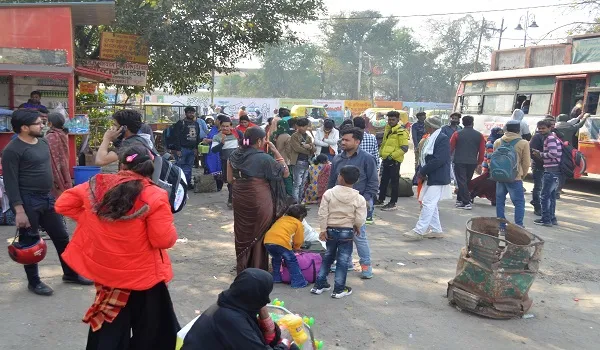 मुरादाबाद : जितने घंटे का सफर, उससे ज्यादा बस का इंतजार
