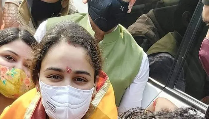 बहराइच: सदर विधायक अनुपमा जायसवाल के नामांकन में पहुंची अपर्णा यादव