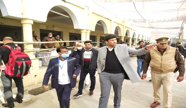 रामपुर: मंडी समिति में लगी कर्मचारियों की भीड़, दोपहर बाद पोलिग पार्टिया हुई रवाना