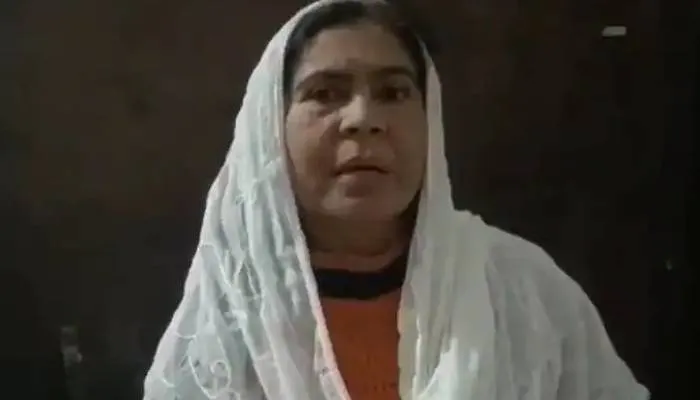 हिजाब प्रकरण में सपा नेत्री ने दिया विवादित बयान, कहा- बहन-बेटियों के आत्मसम्मान पर डालेंगे हाथ तो काट देंगे