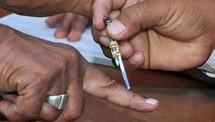 मेरठ में पुलिसकर्मियों से नहीं कराया गया मतदान, चुनाव आयोग ने मांगा जवाब
